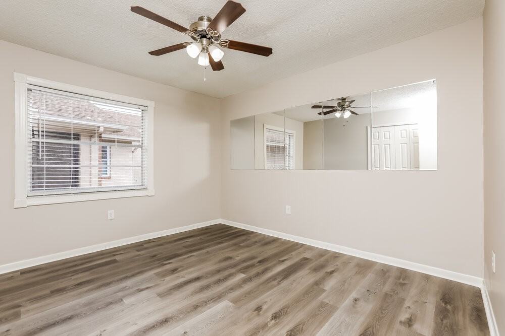 4406 Suntree Blvd - Photo 6 of 16