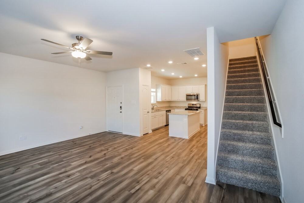 220 Marsh Ln - Photo 5 of 17