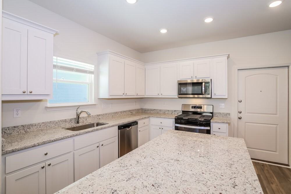 220 Marsh Ln - Photo 7 of 17