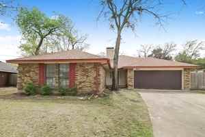 featured image of 940 Holly Ln