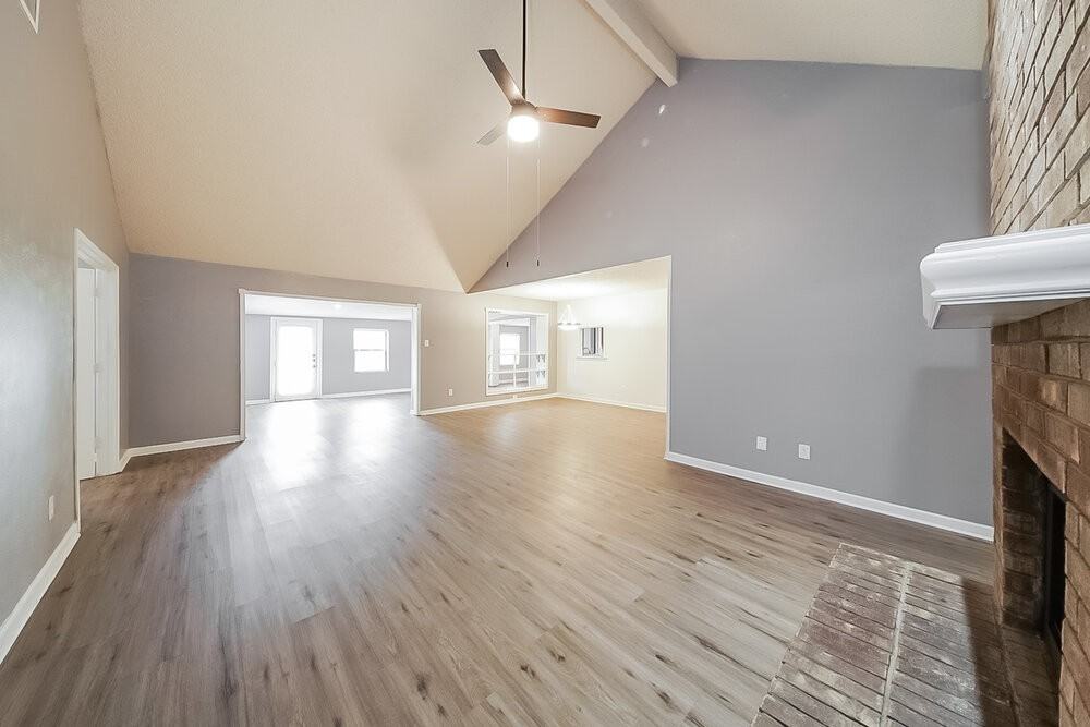 940 Holly Ln - Photo 4 of 16