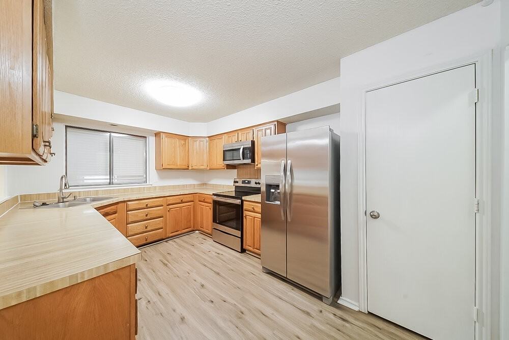 940 Holly Ln - Photo 7 of 16