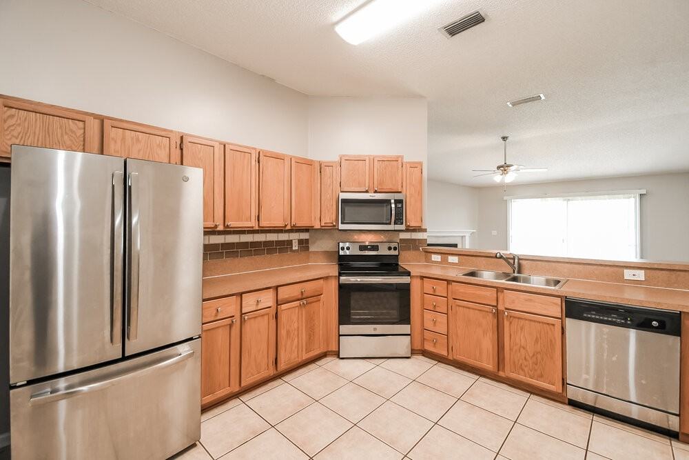 405 Cottage Cove Ct - Photo 6 of 16