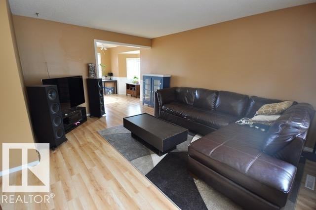 5503 106 Street - Photo 2 of 13