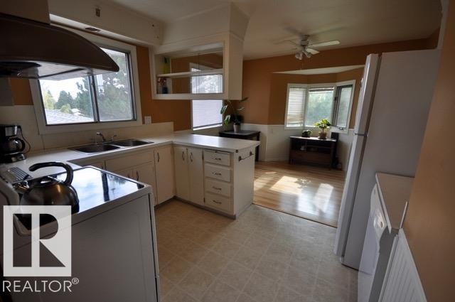 5503 106 Street - Photo 5 of 13