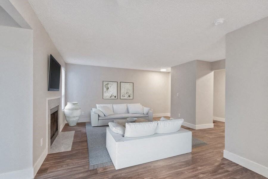 Sunset Three Twenty - Photo 2 of 27