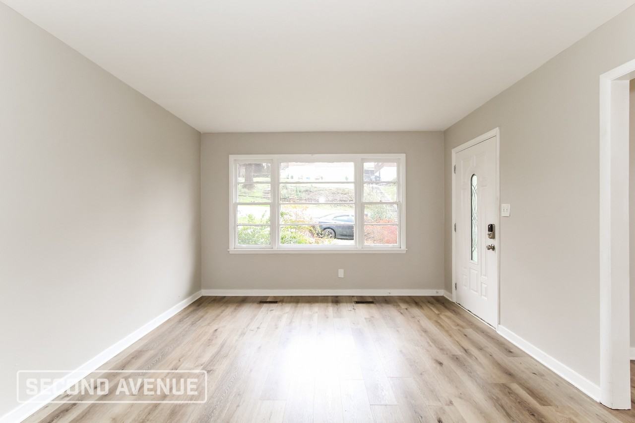 1924 Portage Ave - Photo 4 of 27