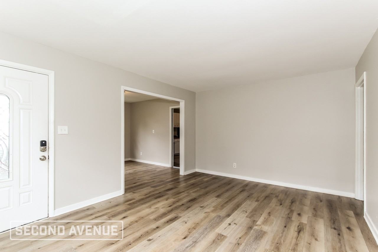 1924 Portage Ave - Photo 6 of 27