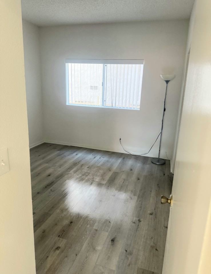 868 South Kingsley Drive - Photo 4 of 10