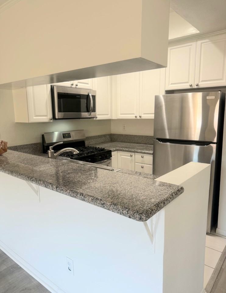 868 South Kingsley Drive - Photo 7 of 10