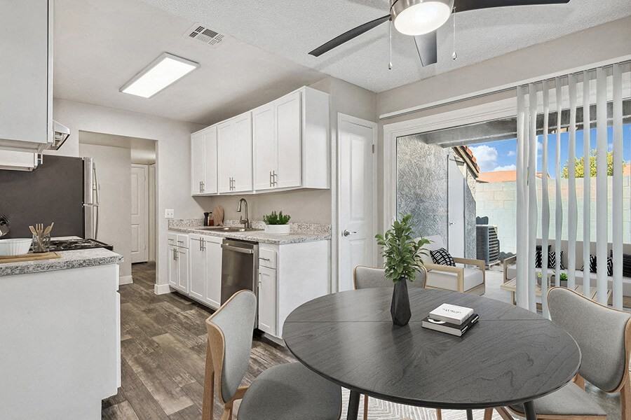 The Peaks on 4th Apartments - Photo 5 of 23