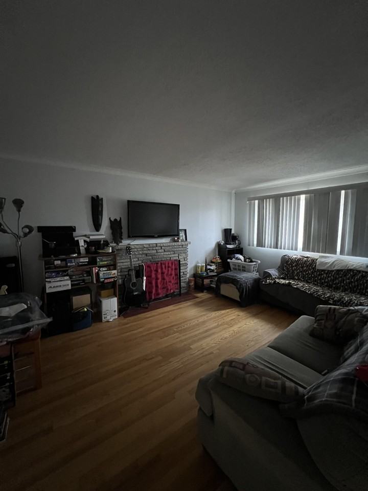 49 Meadowlands Drive West - 1 - Photo 3 of 7