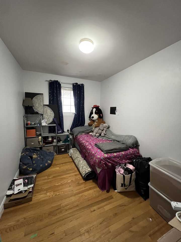 49 Meadowlands Drive West - 1 - Photo 5 of 7