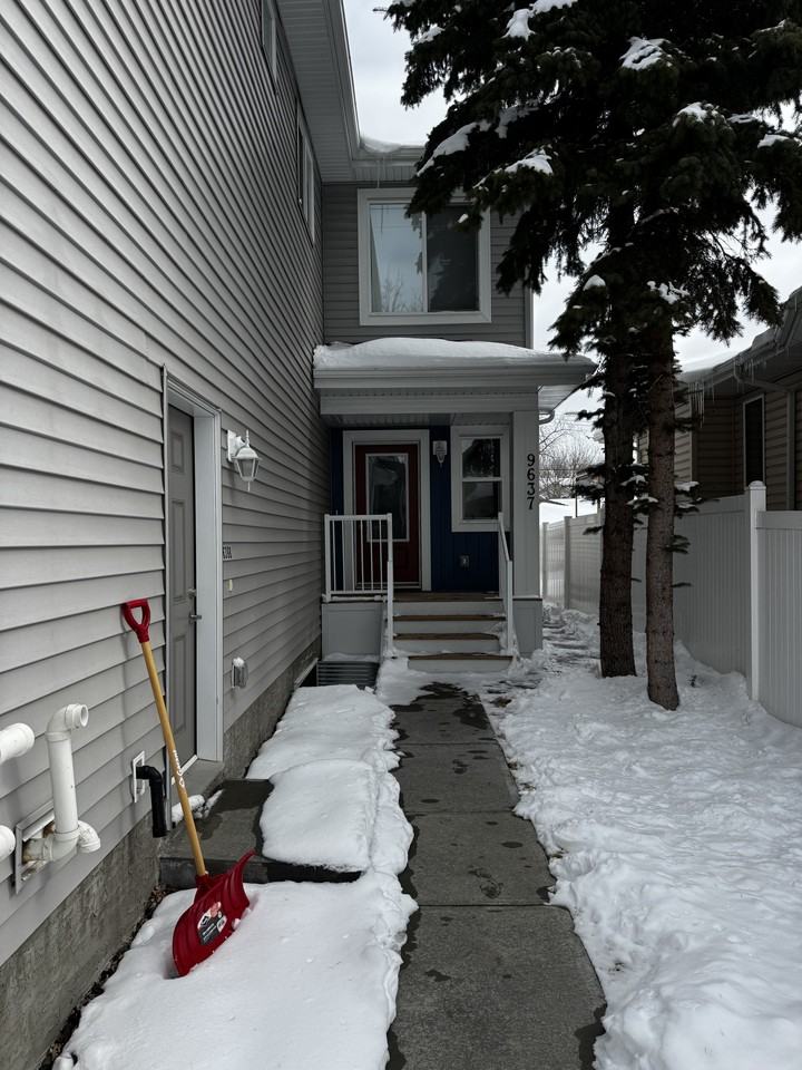 9637 155 Street, Down, Edmonton, Alberta, Canada, T5P 2K6 - Photo 3 of 6