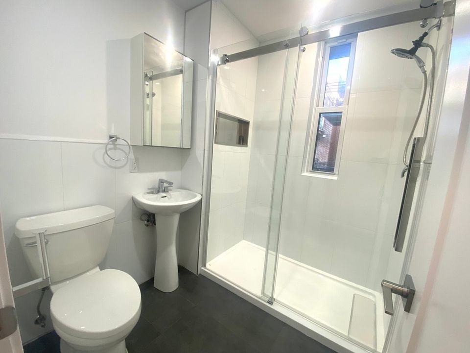 5235 Chemin de la Côte Saint Luc ##24 - Photo 5 of 8