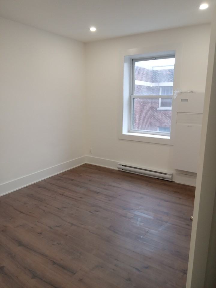 5235 Chemin de la Côte Saint Luc ##24 - Photo 7 of 8