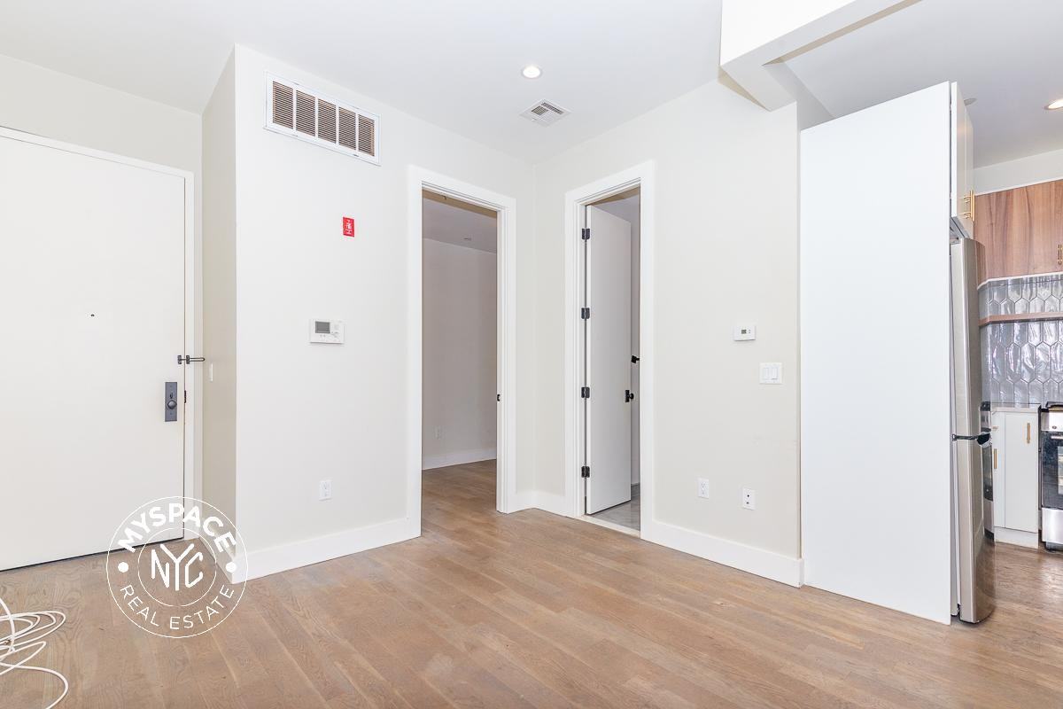 492 Gates Ave #2B - Photo 3 of 11