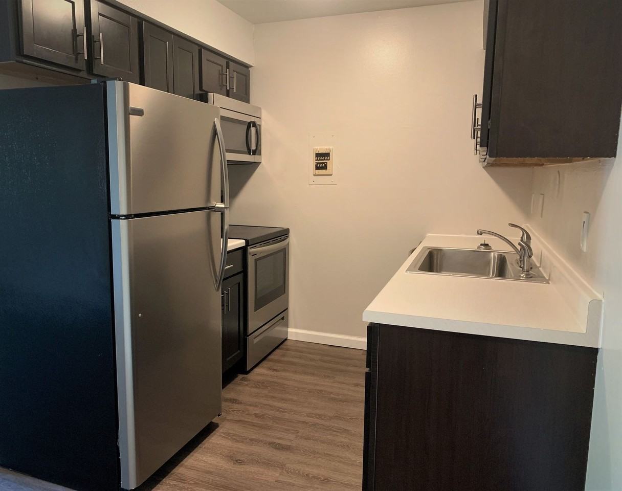 The Village on University - Photo 6 of 50