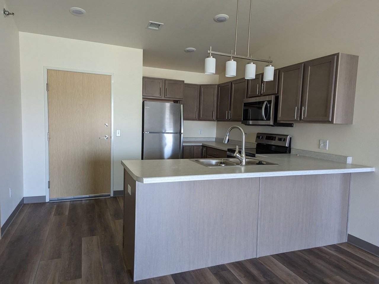 Rail10 Apartments - Photo 4 of 38