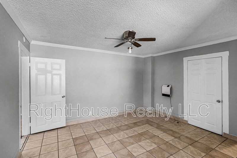 113 S Grove St #1 - Photo 3 of 11