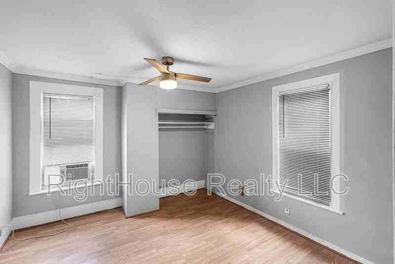 113 S Grove St #1 - Photo 5 of 11