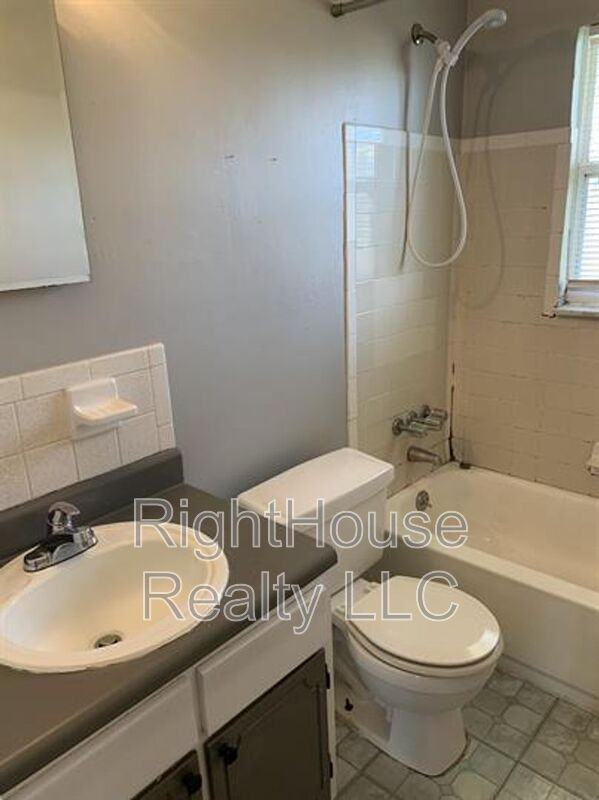 601 State Ave #6 - Photo 6 of 9