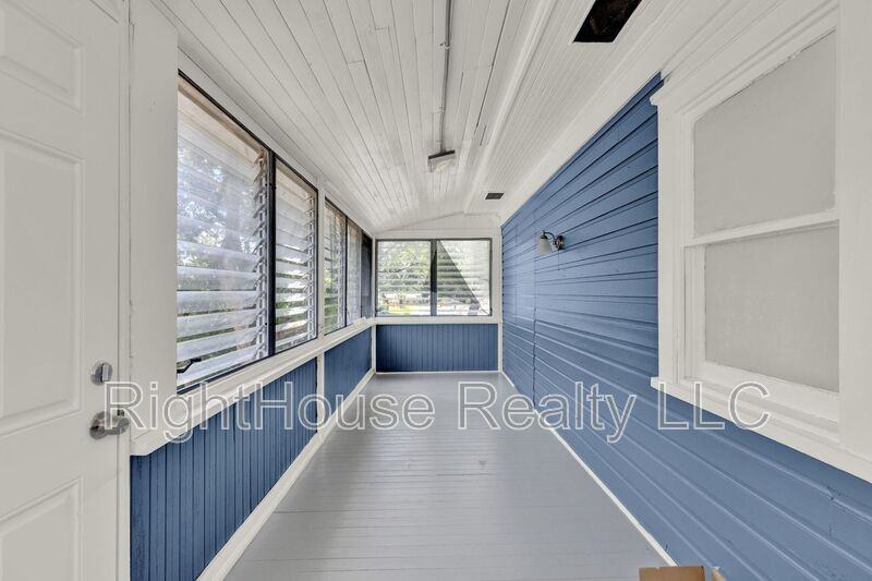 611 S Grove St #2 - Photo 5 of 17