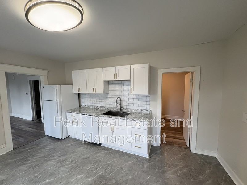 744 Oakland Ave Sw - Photo 3 of 9