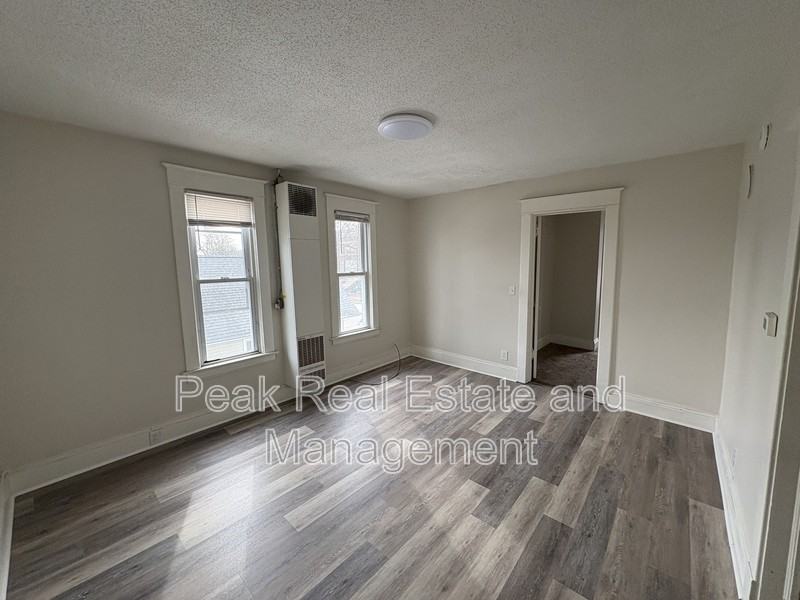 744 Oakland Ave Sw - Photo 6 of 9