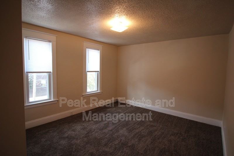 744 Oakland Ave Sw - Photo 7 of 9