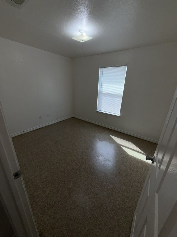 1105 South Terrace Street #B - Photo 3 of 16