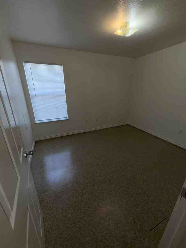 1105 South Terrace Street #B - Photo 4 of 16