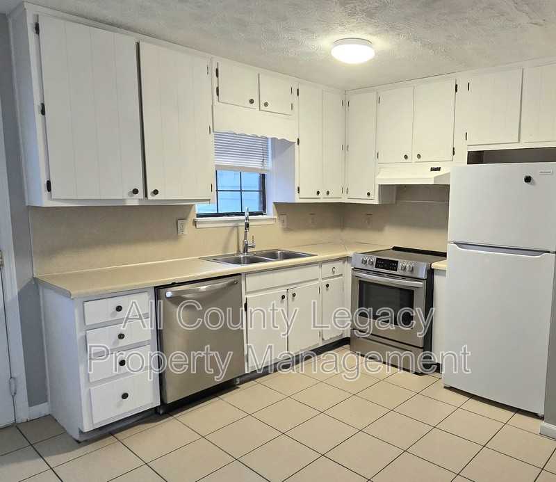 3087 Parkside Ct - Photo 3 of 8