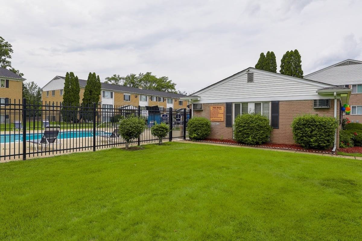 Cherry Hill Manor Apartments - Photo 6 of 16