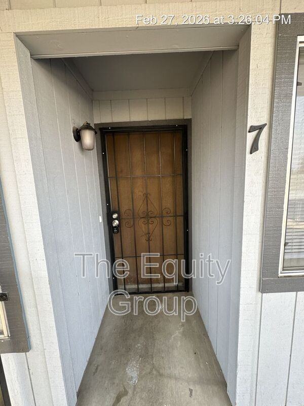 701 E Noble #7 - Photo 3 of 28