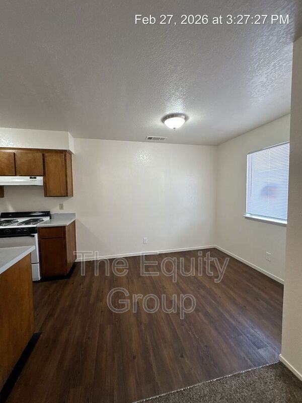 701 E Noble #7 - Photo 7 of 28