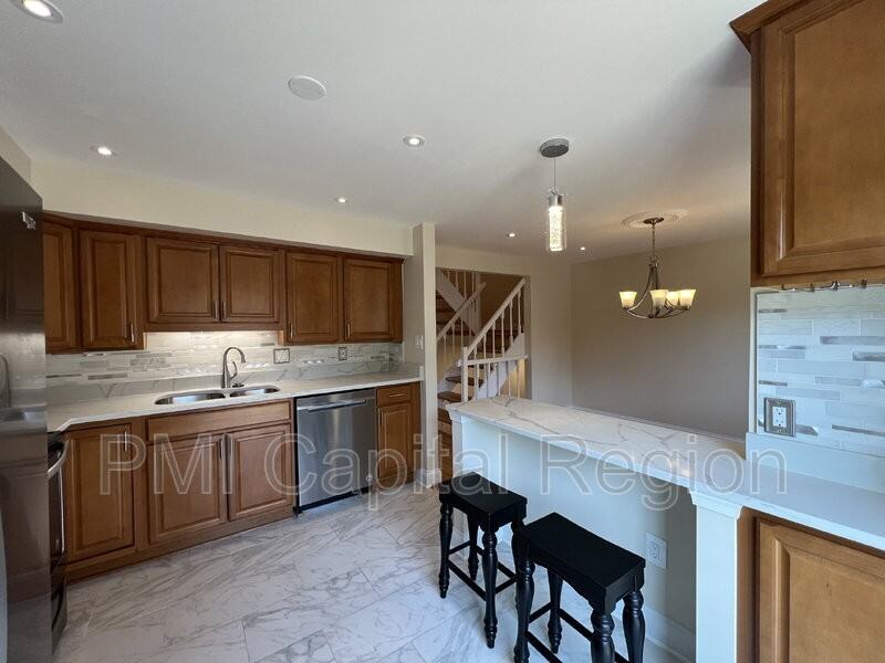 10201 Millstream Dr - Photo 4 of 24