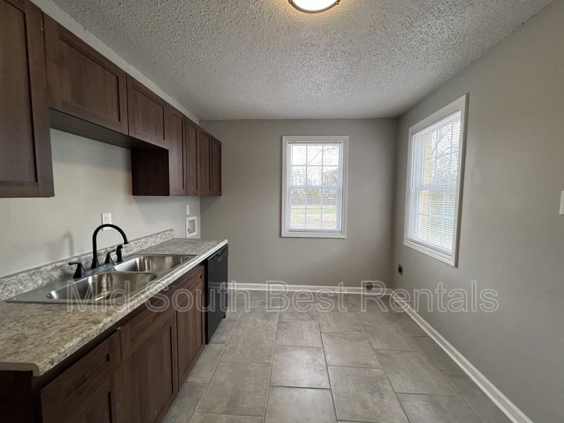 1467 S Montgomery St - Photo 3 of 10