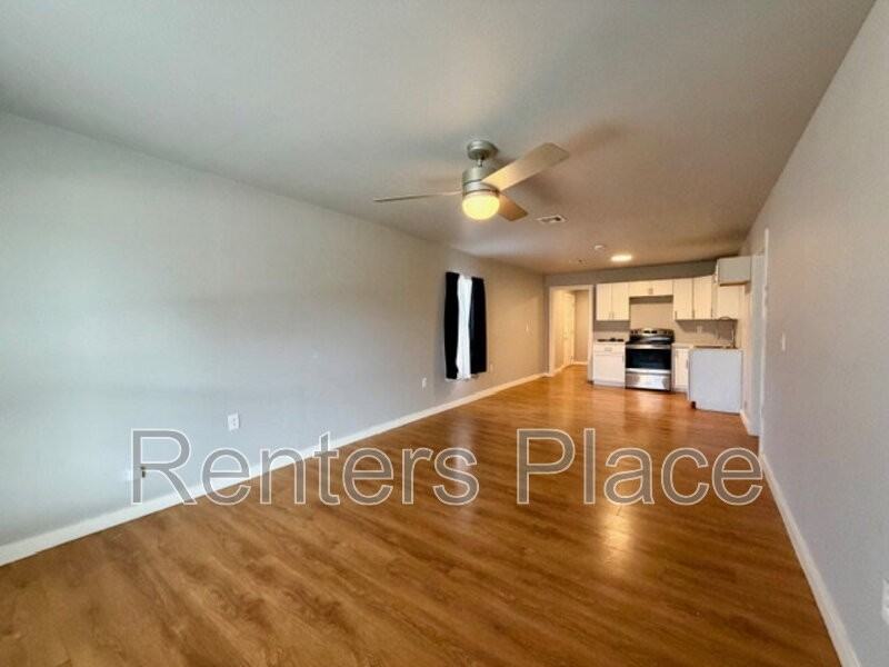 2429 N Rockford Ave - Photo 2 of 15