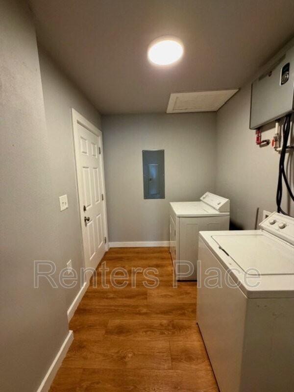 2429 N Rockford Ave - Photo 4 of 15