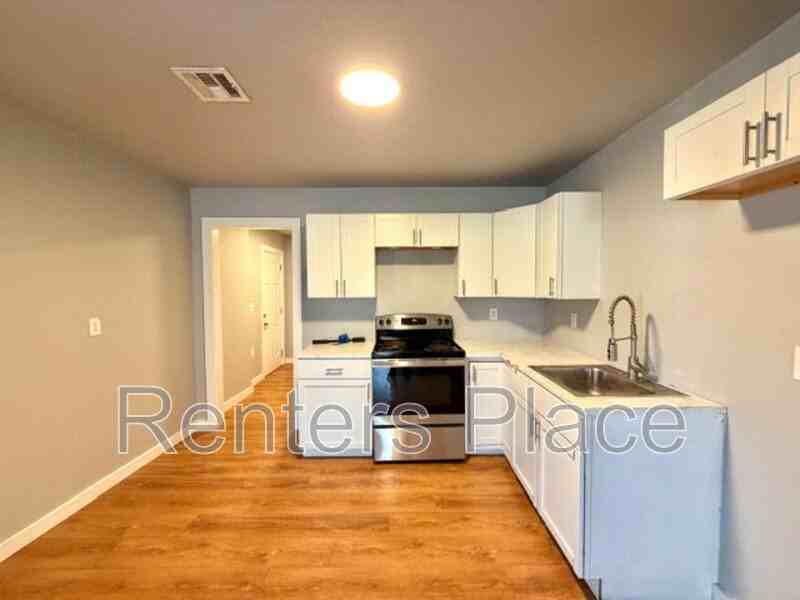 2429 N Rockford Ave - Photo 5 of 15