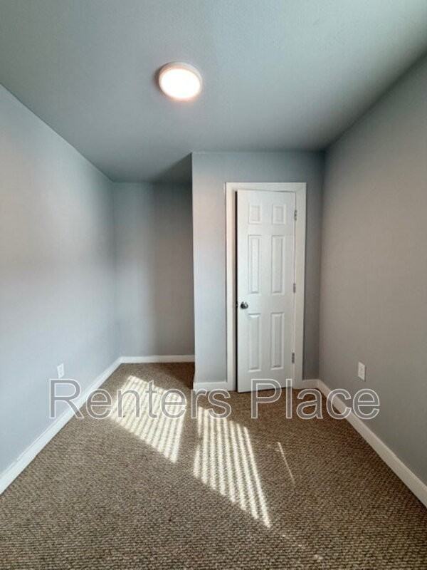 2429 N Rockford Ave - Photo 6 of 15