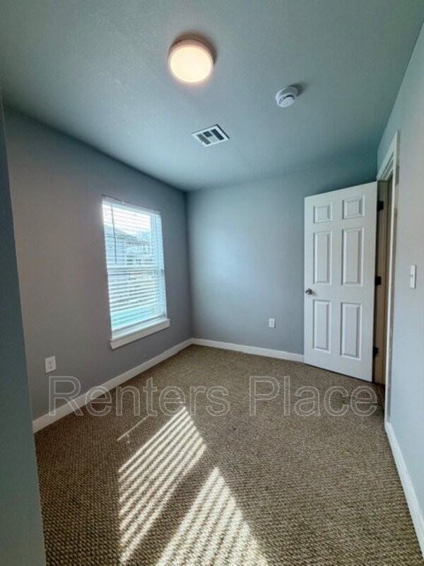 2429 N Rockford Ave - Photo 7 of 15