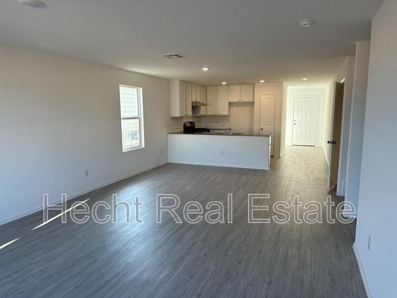 9037 James Bowie - Photo 7 of 33