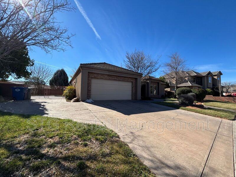 348 Es - Photo 2 of 34