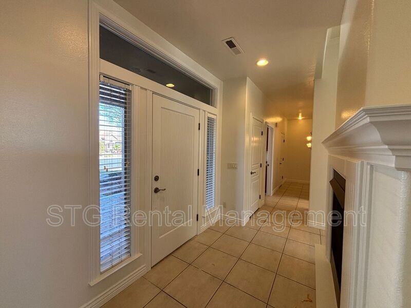 348 Es - Photo 4 of 34