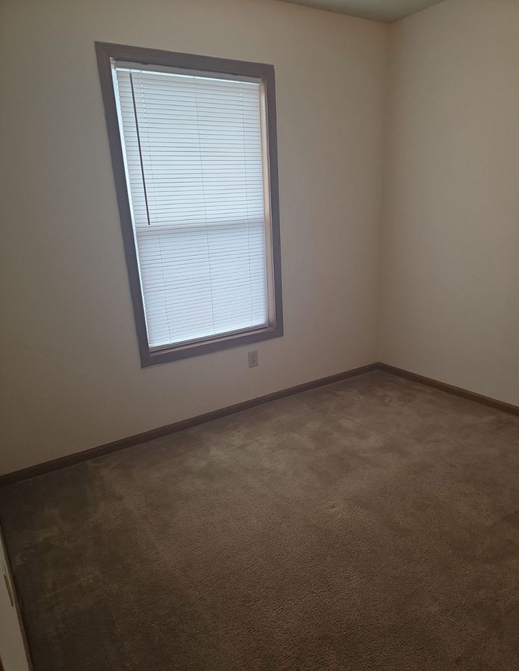 2754 S Glenview Ave - Photo 6 of 12