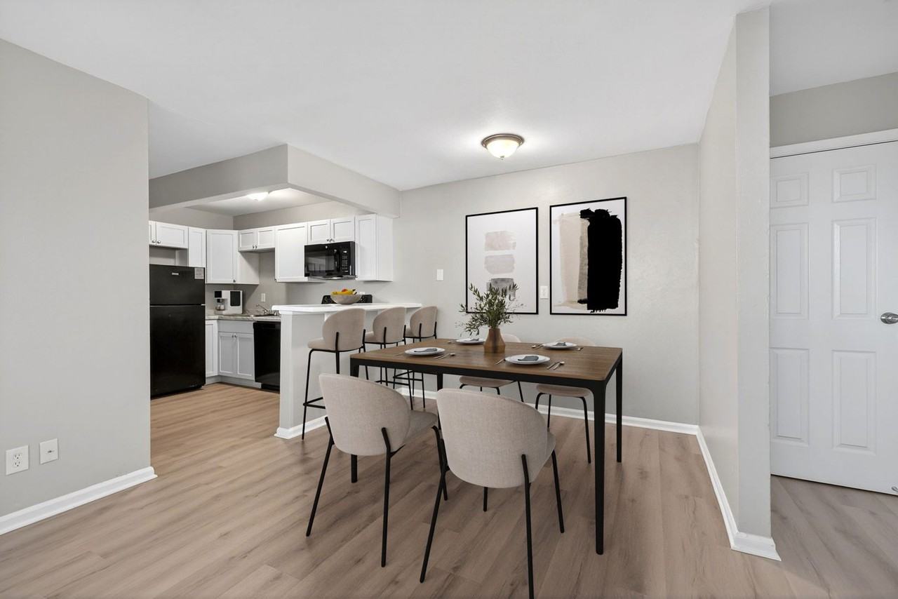 Monroe Terrace Apartments - Photo 3 of 13