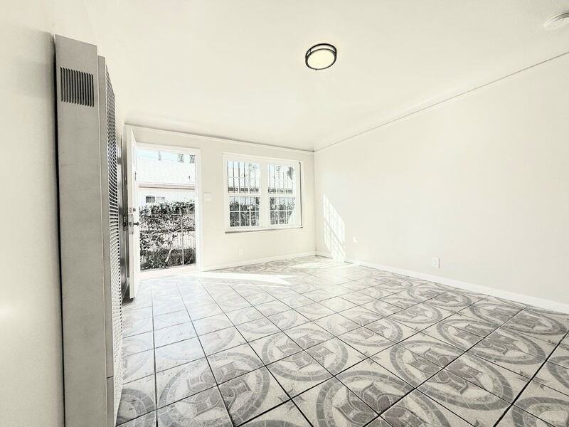 338 W 61st St - Photo 3 of 16