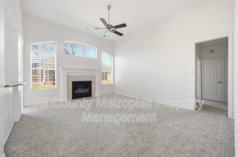 3421 Devonshire Ct - Photo 2 of 12